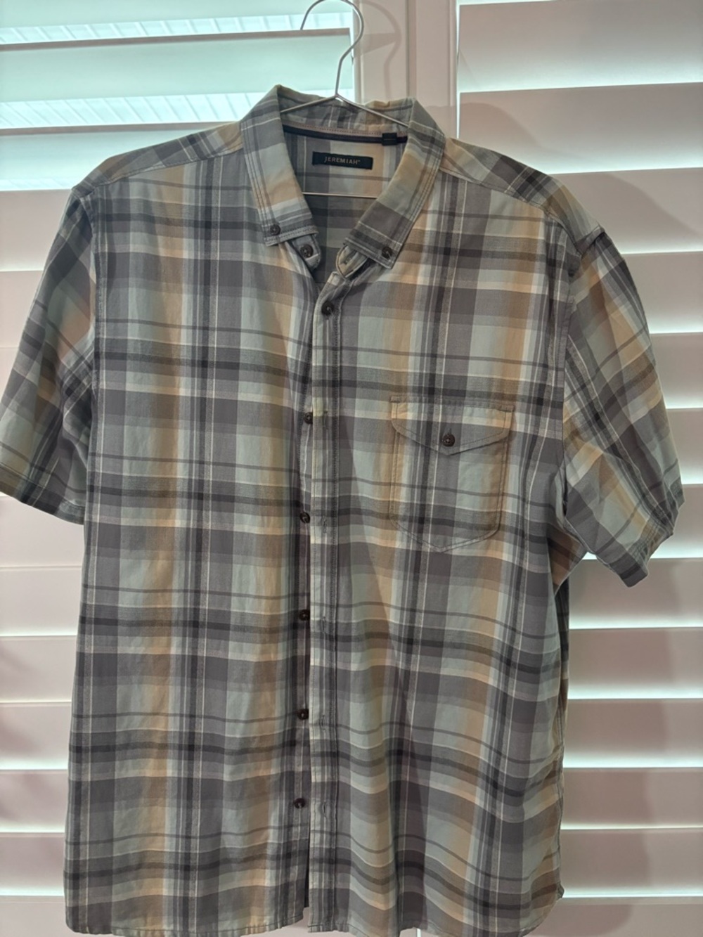 Lightweight Plaid Short-Sleeve Button-Down Shirt - Gray & Tan